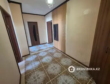2-комнатная квартира, этаж 8 из 11, 64 м², миниатюра 2