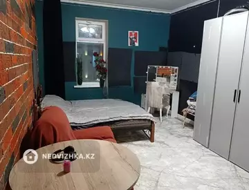 3-комнатная квартира, этаж 10 из 10, 72 м², миниатюра 1
