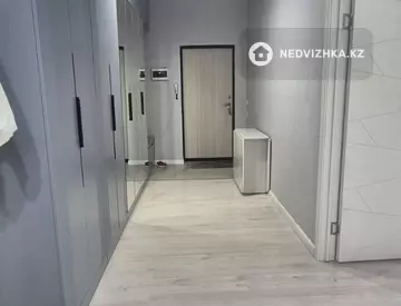 3-комнатная квартира, этаж 3 из 10, 77 м², миниатюра 2