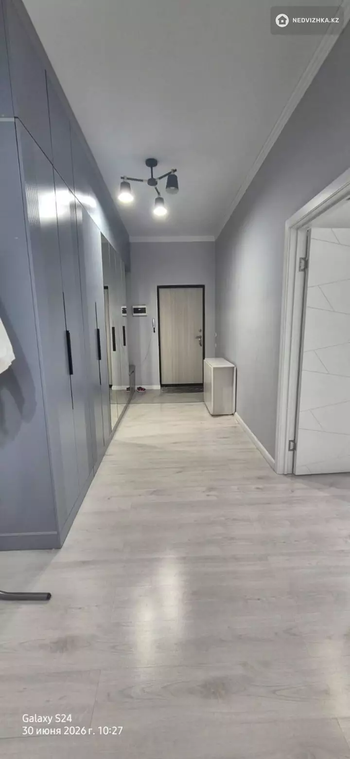 3-комнатная квартира, этаж 3 из 10, 77 м², фотография 2