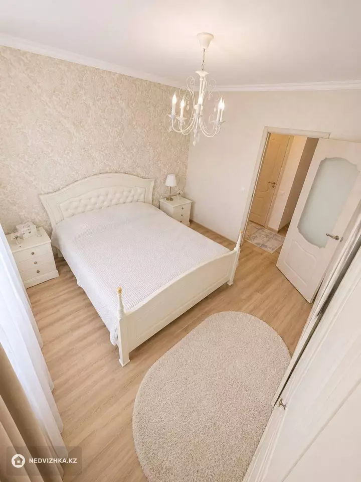 2-комнатная квартира, этаж 11 из 23, 67 м², фотография 2
