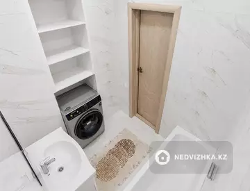 2-комнатная квартира, этаж 11 из 23, 67 м², миниатюра 7