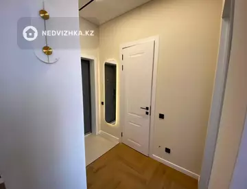 2-комнатная квартира, этаж 4 из 9, 39 м², миниатюра 1