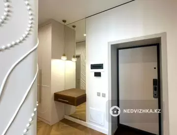 2-комнатная квартира, этаж 7 из 12, 63 м², миниатюра 3