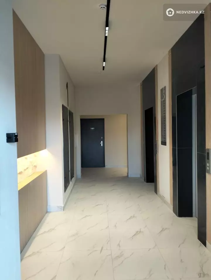 2-комнатная квартира, этаж 8 из 20, 45 м², фотография 2