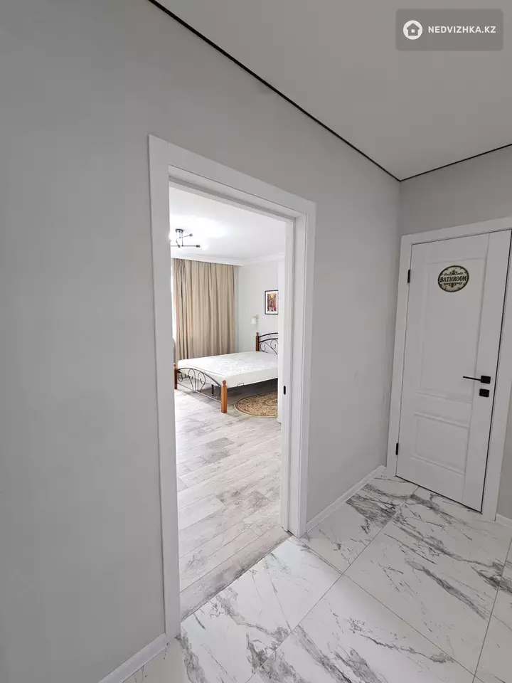 2-комнатная квартира, этаж 7 из 12, 83 м², фотография 2