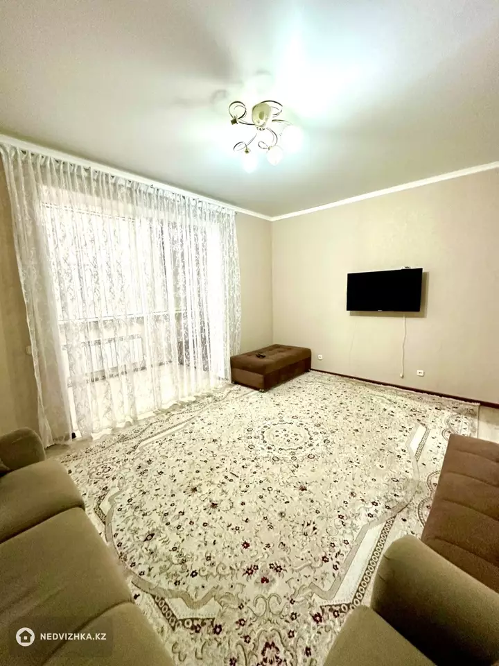 2-комнатная квартира, этаж 4 из 9, 76 м², Посуточно, фотография 2