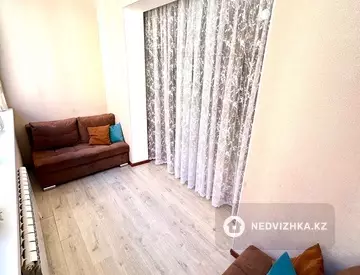 2-комнатная квартира, этаж 4 из 9, 76 м², Посуточно