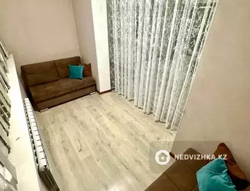 2-комнатная квартира, этаж 4 из 9, 76 м², Посуточно