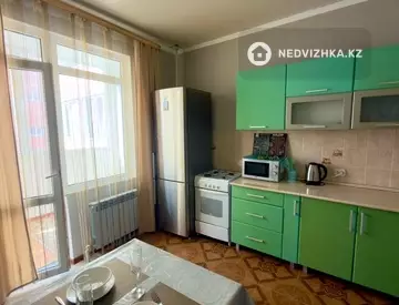 2-бөлмелі пәтер, қабат 4 барлық қабат саны 9, 76 м², Посуточно, 12-нобай