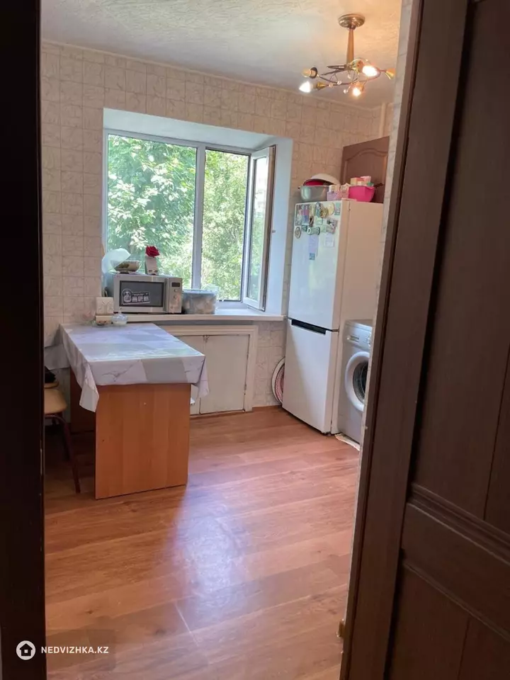 2-комнатная квартира, этаж 3 из 5, 56 м², фотография 2