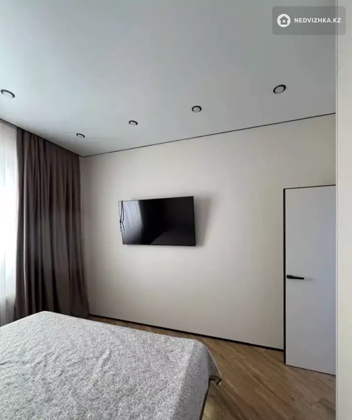 2-комнатная квартира, этаж 3 из 5, 74 м², фотография 2
