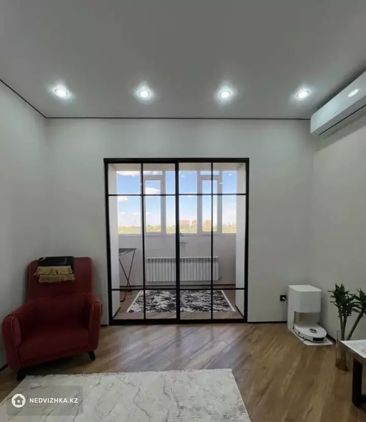 2-комнатная квартира, этаж 3 из 5, 74 м², фотография 4
