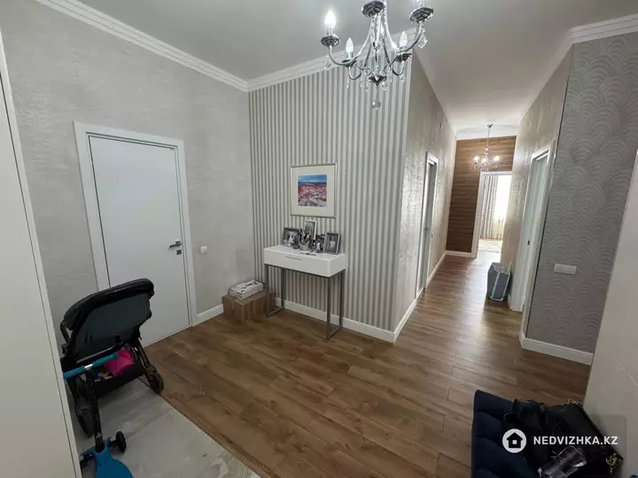 3-комнатная квартира, этаж 8 из 9, 100 м², 4-фотосурет