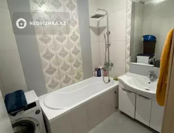 2-комнатная квартира, этаж 8 из 13, 70 м², миниатюра 2