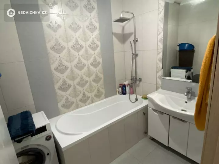 2-комнатная квартира, этаж 8 из 13, 70 м², фотография 2