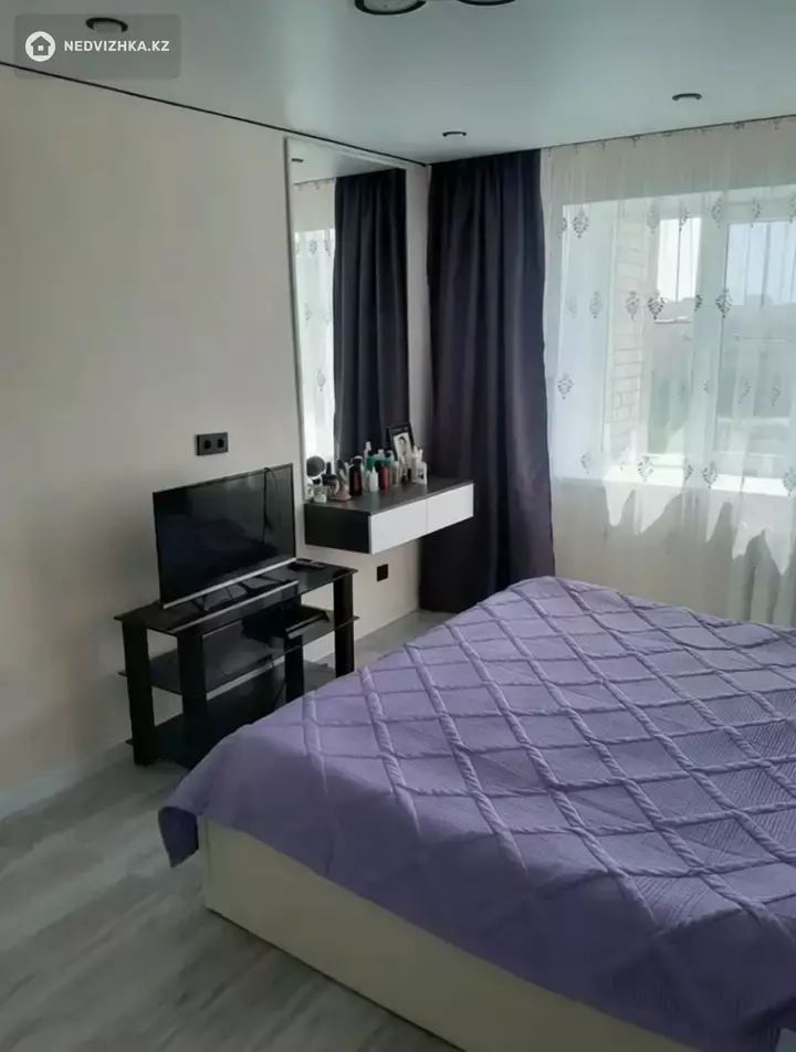 3-комнатная квартира, этаж 6 из 10, 77 м², фотография 2