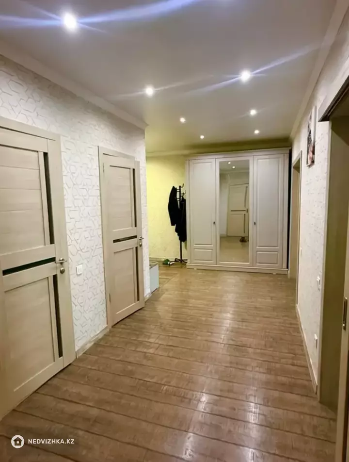 2-комнатная квартира, этаж 4 из 9, 64 м², фотография 2