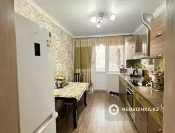 2-комнатная квартира, этаж 4 из 9, 64 м², миниатюра 1