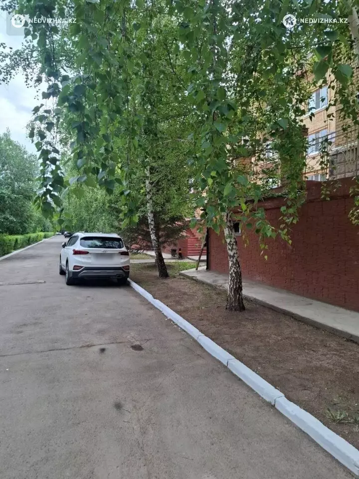 3-комнатная квартира, этаж 2 из 4, 130 м², фотография 4
