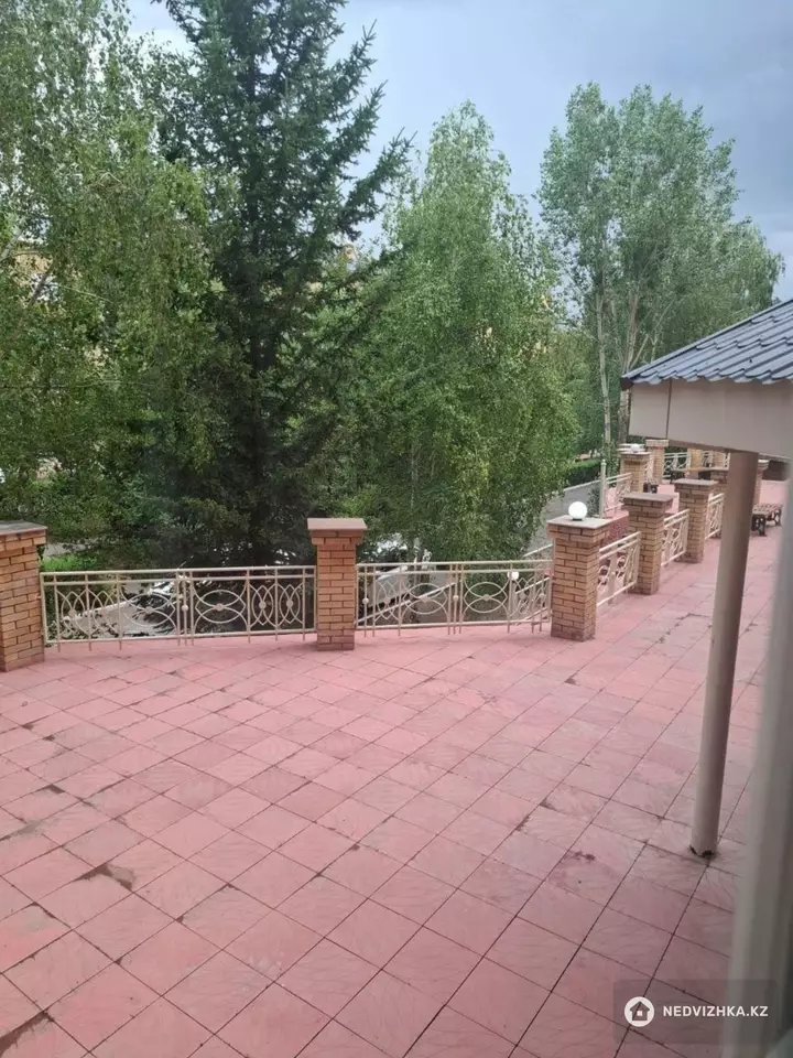 3-комнатная квартира, этаж 2 из 4, 130 м²