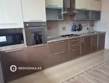 4-комнатная квартира, этаж 4 из 7, 136 м²