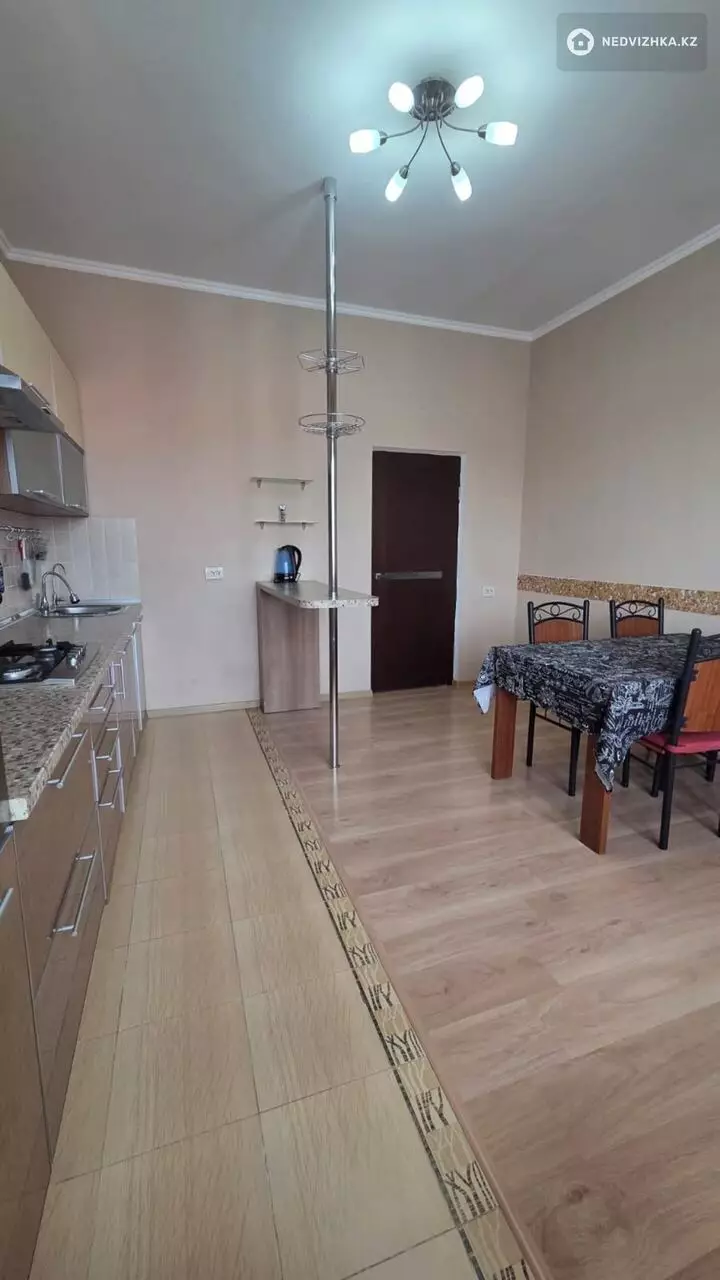 4-комнатная квартира, этаж 4 из 7, 136 м², фотография 2