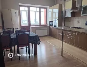 4-комнатная квартира, этаж 4 из 7, 136 м²
