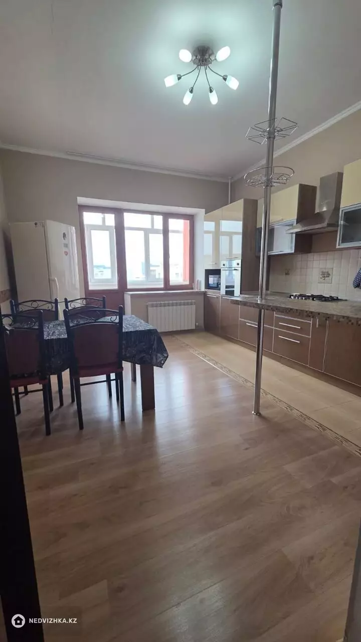 4-комнатная квартира, этаж 4 из 7, 136 м², фотография 3