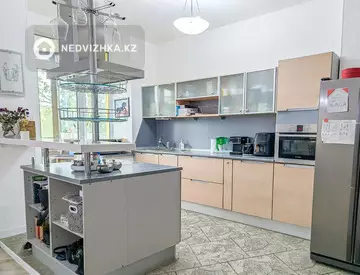 3-комнатная квартира, этаж 3 из 9, 92 м², миниатюра 2
