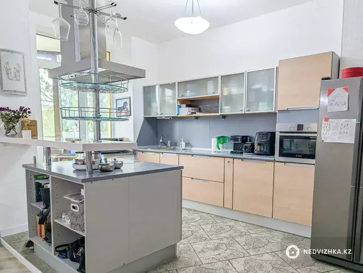3-комнатная квартира, этаж 3 из 9, 92 м², фотография 4