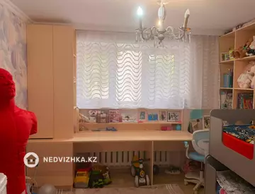 3-комнатная квартира, этаж 2 из 5, 66 м², миниатюра 2