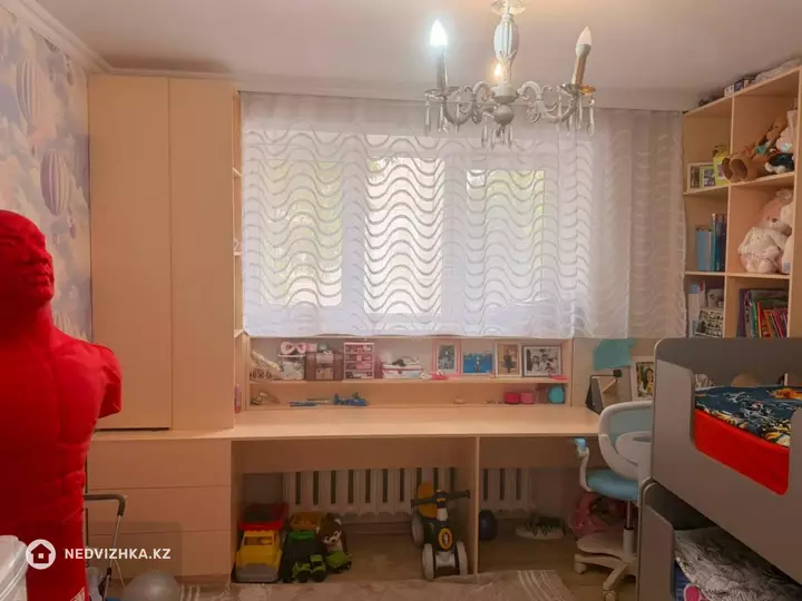 3-комнатная квартира, этаж 2 из 5, 66 м², фотография 2