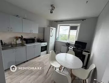 2-комнатная квартира, этаж 7 из 9, 40 м², миниатюра 10