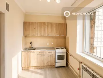 1-комнатная квартира, этаж 6 из 9, 34 м², миниатюра 2