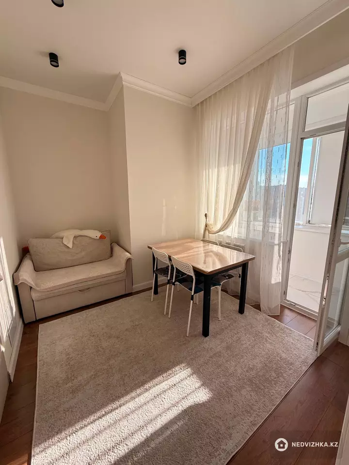 1-комнатная квартира, этаж 10 из 18, 40 м², фотография 2