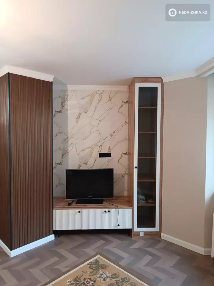 2-комнатная квартира, этаж 3 из 16, 57 м², фотография 2
