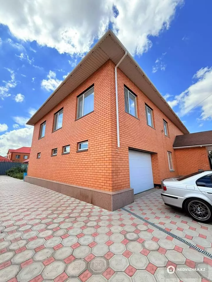 7-комнатный дом, 10 соток, 500 м²