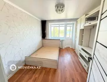 4-комнатная квартира, этаж 4 из 5, 63 м², На длительный срок