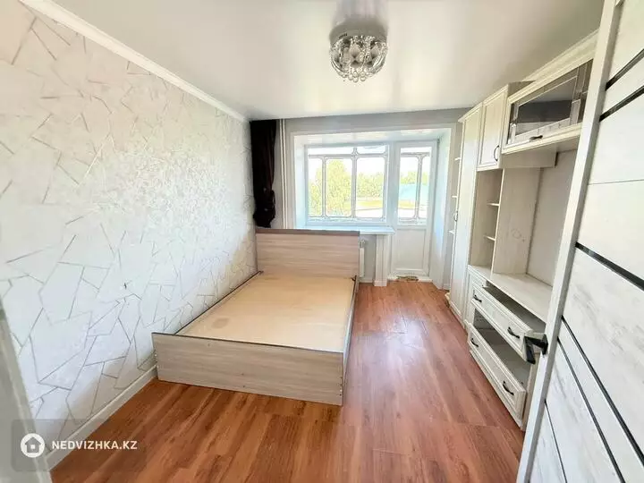 4-комнатная квартира, этаж 4 из 5, 63 м², На длительный срок, фотография 3
