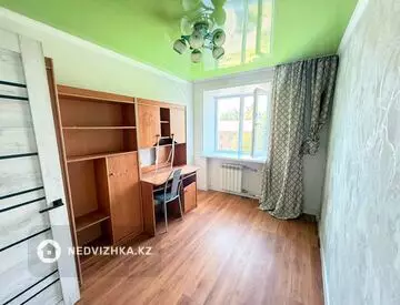 4-комнатная квартира, этаж 4 из 5, 63 м², На длительный срок