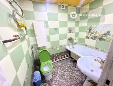 4-комнатная квартира, этаж 4 из 5, 63 м², На длительный срок