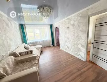 4-комнатная квартира, этаж 4 из 5, 63 м², На длительный срок, миниатюра 10