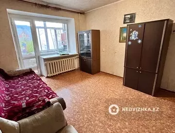2-комнатная квартира, этаж 3 из 5, 52 м², миниатюра 2