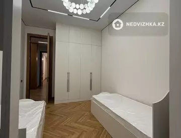 3-комнатная квартира, этаж 9 из 9, 100 м²
