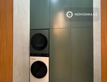 3-комнатная квартира, этаж 9 из 9, 100 м²