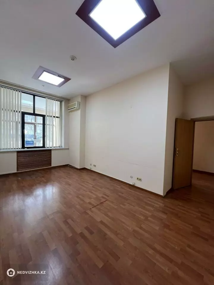 Помещение, этаж 1, 2 600 м², фотография 2