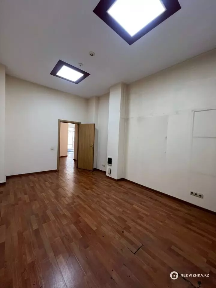 Помещение, этаж 1, 2 600 м², фотография 3