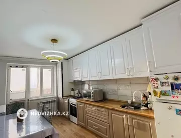 2-комнатная квартира, этаж 4 из 5, 60 м²