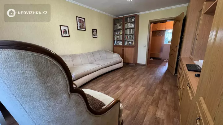 3-комнатная квартира, этаж 4 из 5, 77 м², фотография 2